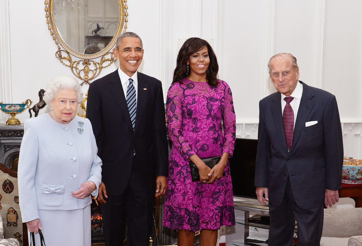 (L-R) Britain's Queen Elizabeth II, US President Barack Obama, US First Lady Michelle Obama and Prince Philip, Duke of Edinburgh, pose for a photograph in the Oak Room ahead of a private lunch at Windsor Castle in Windsor, southern England, on April, 22, 2016.  / AFP / POOL / John Stillwell        (Photo credit should read JOHN STILLWELL/AFP/Getty Images)