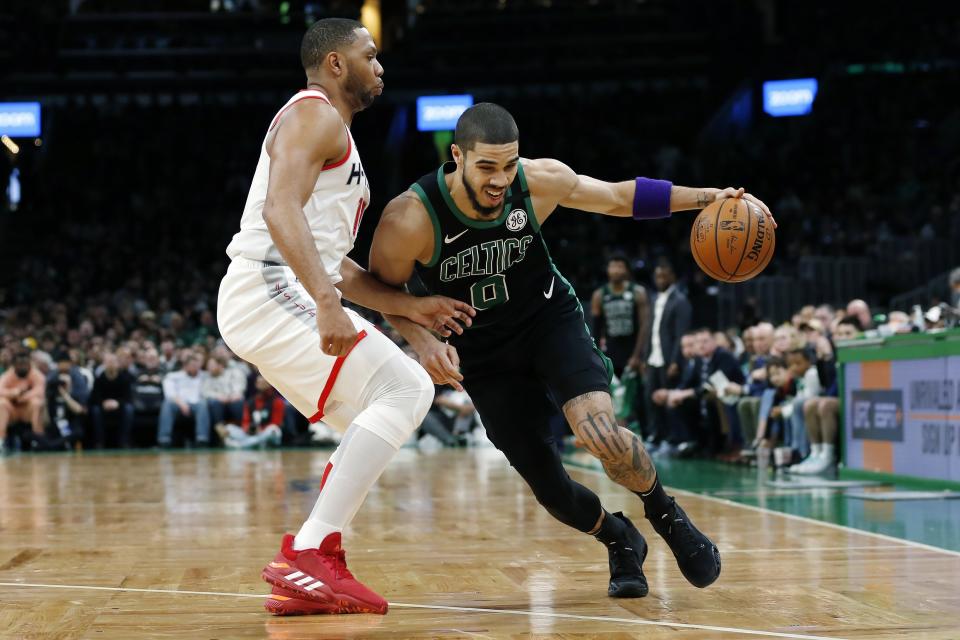 Jayson Tatum（持球者）。（AP Photo/Michael Dwyer）