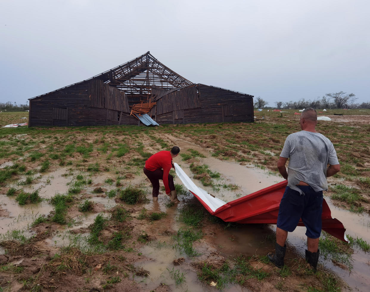 âââââââPINAR DEL RIO, CUBA - SEPTEMBER 27: Several men work on the restoration of a tobacco warehouse destroyed after Hurricane Ian hit Pinar del Rio, Cuba, on September 27, 2022 in the province of Pinar del RÃ­o, Cuba. Ian made landfall at 4:30 a.m. EDT Tuesday in Cubaâs Pinar del Rio province, where officials set up shelters, evacuated people, rushed in emergency personnel and took steps to protect crops in the nationâs main tobacco-growing region. (Photo by Yander Zamora/Anadolu Agency via Getty Images)