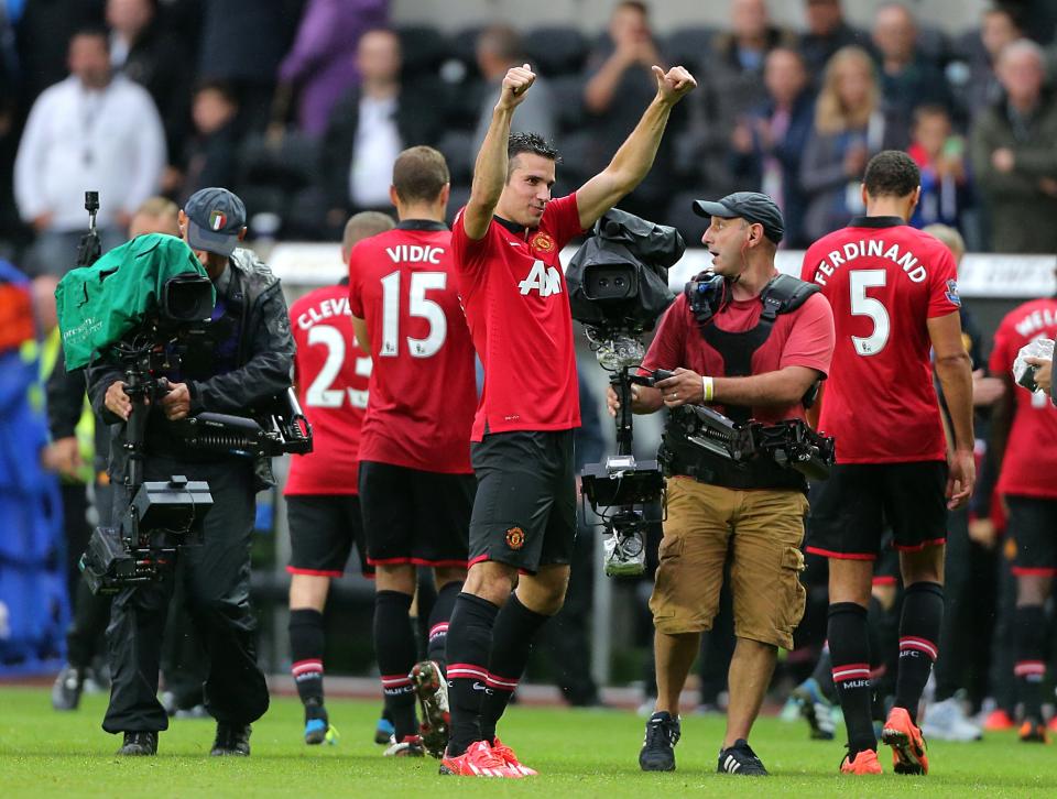 Manchester United's Robin van Persie gestures to the fans after the final whistle