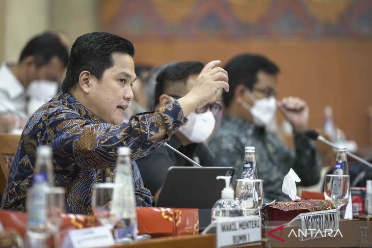Menteri BUMN Erick Thohir menyampaikan paparan pada rapat kerja dengan Komisi VI DPR di Komplek Parlemen, Senayan, Jakarta, Selasa (7/6/2022). ANTARA FOTO/Dhemas Reviyanto/tom.