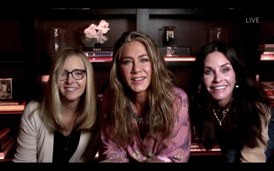 Lisa Kudrow, Jennifer Aniston, and Courteney Cox smiling