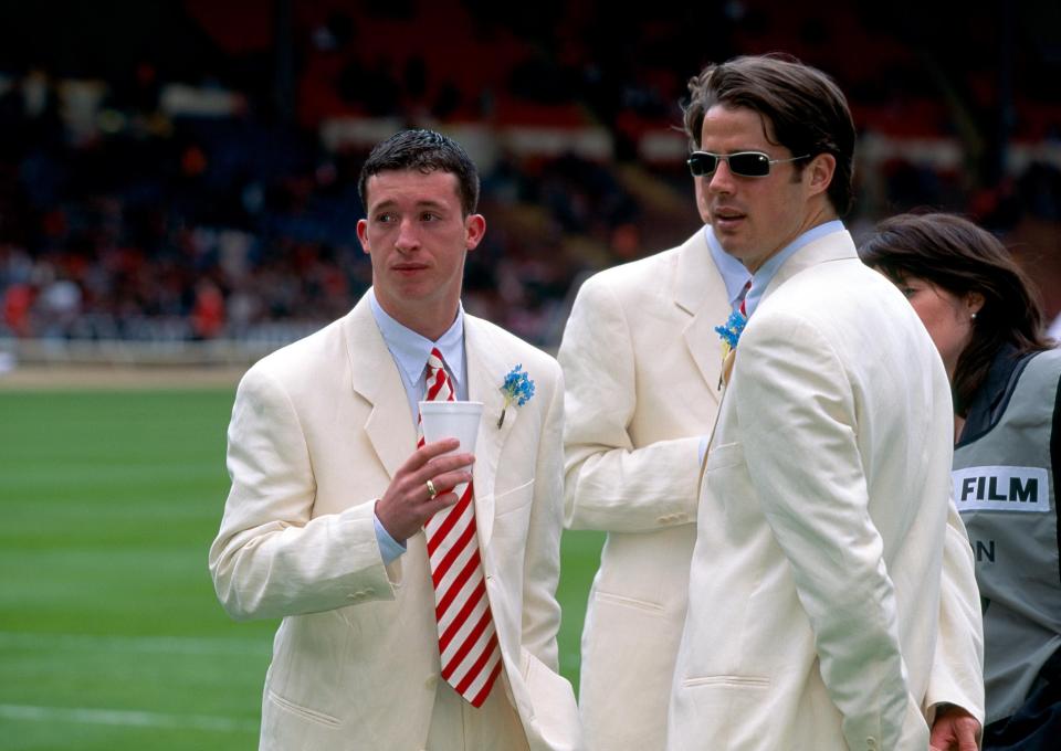 Robbe Fowler and Jamie Redknapp in their suits before kick off. (Photo by Mark Leech/Getty Images)