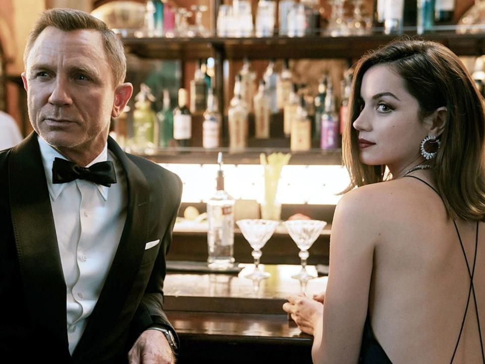 daniel craig and ana de armas in no time to die