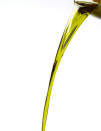 L'huile d'olive : personne ne veut des cheveux secs, mais si votre régime est trop pauvre en graisses, c'est ce qui pourrait vous arriver. Les huiles bonnes pour la santé comme l'huile d'olive, l'huile e noix et l'huile de tournesol peuvent restorer la brillance des cheveux. Une petite cuillérée par jour suffit à faire le plein de brillance.
