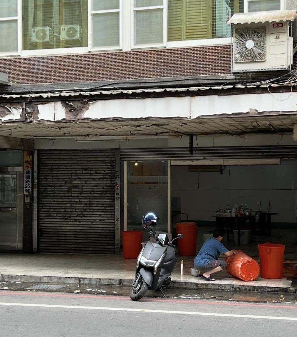 中壢火車站附近有一間無名烏龍麵，只需要銅板價就能飽餐一頓。圖：翻攝自桃園都