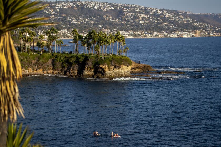 Laguna Beach, CA - October 03: Paddle boarders take a scenic sunset cruise amidst warm weather in Crescent Bay Beach in Laguna Beach Monday, Oct. 3, 2022. (Allen J. Schaben / Los Angeles Times)