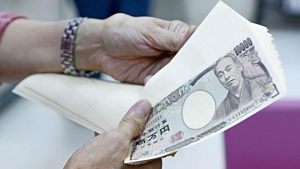 日圓兌美元貶破150心理關卡，創逾一年新低，日圓貶值受惠族群逆勢竄出。圖／本報資料照片