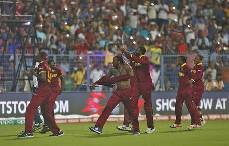 Cricket - England v West Indies - World Twenty20 cricket tournament final - Kolkata, India - 03/04/2016. West Indies players celebrate after winning the final. REUTERS/Rupak De Chowdhuri