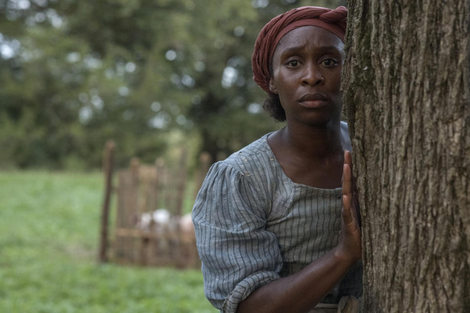 En esta imagen difundida por Focus Features, Cynthia Erivo como Harriet Tubman en una escena de "Harriet". (Glen Wilson/Focus Features via AP)