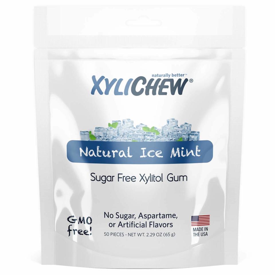 Natural gum with xylitol