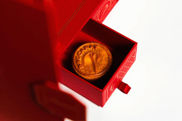 Hypebae on Instagram: We rounded up some of the most luxurious mooncake  packaging from brands like @versace, @gucci, @louisvuitton and more. Peep  exclusive Mid-Autumn Festival releases at hypebae.com. Photo: Heison  Ho/HYPEBAE