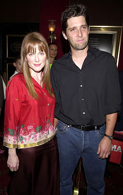 Julianne Moore with hubby at the New York premiere of Warner Brothers' A.I.: Artificial Intelligence