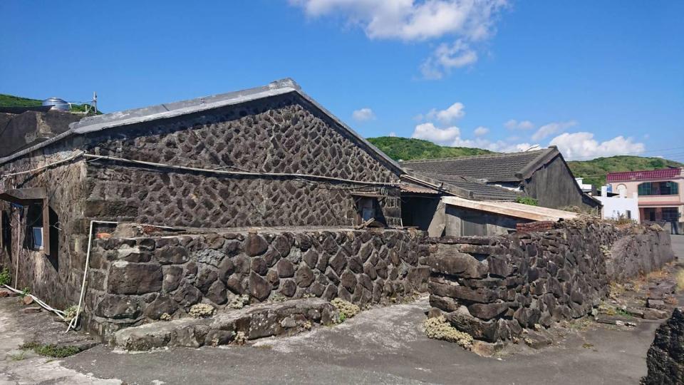 馬崗漁港周邊富有當地特色的石頭屋建築。   圖：新北市漁業處提供