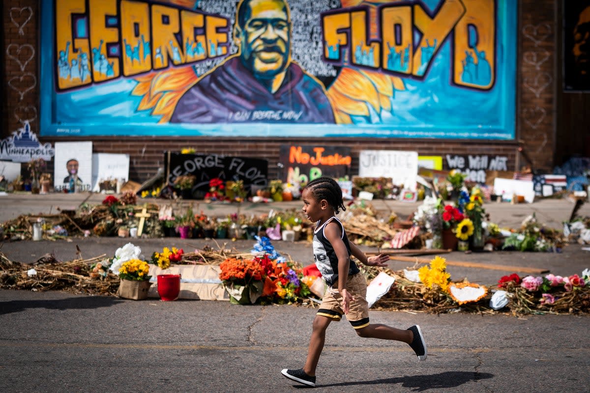 A memorial to George Floyd in Minneapolis  (© 2020 Leila Navidi/Star Tribune)