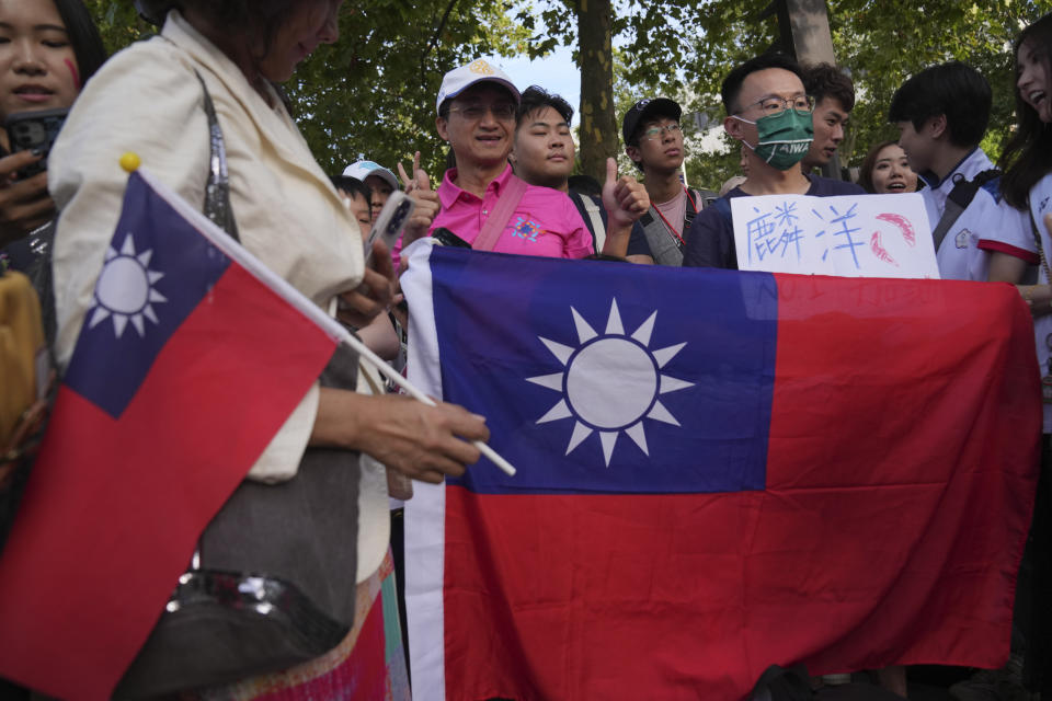 Taiwan asks for investigation into a fan at Olympic badminton having a