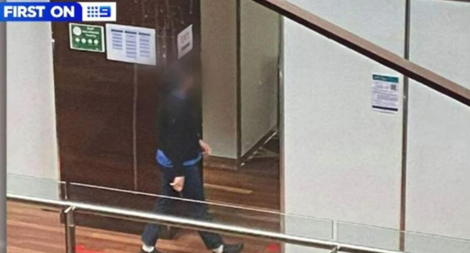 An alleged staff member not wearing PPE while working in Victoria's hotel quarantine 