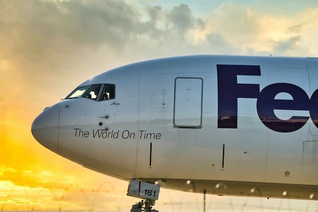 Fedex realiza una advertencia de ganancias debido a una economía sombría