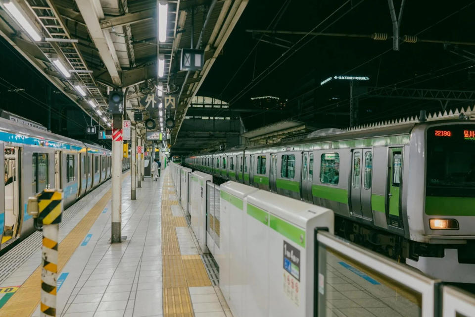 <strong>日本東京電車內傳出有人持刀。（示意圖／翻攝Unsplash）</strong>