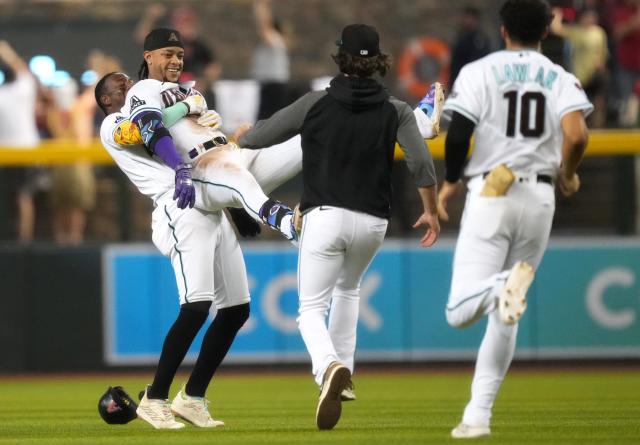 Ketel Marte hits walk-off single as Diamondbacks take Game 3 from Phillies