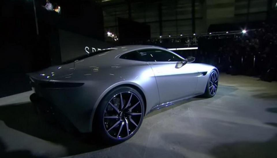 驚鴻一瞥終現身！James Bond全新座駕Aston Martin DB 10這次跑給你看！