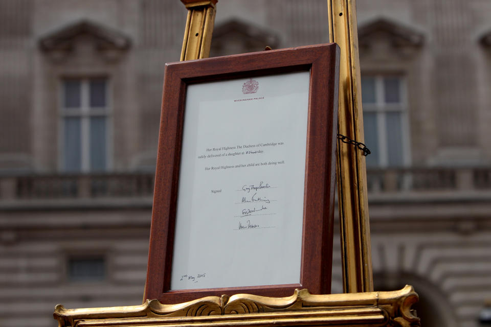 The easel announcing the 2015 birth of Princess Charlotte. <i>(Getty Images)</i>