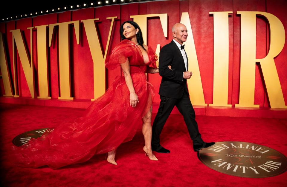 Lauren Sánchez and Jeff Bezos at the 2024 Vanity Fair Oscar Party held at the Wallis Annenberg Center for the Performing Arts on March 10, 2024 in Beverly Hills, California.