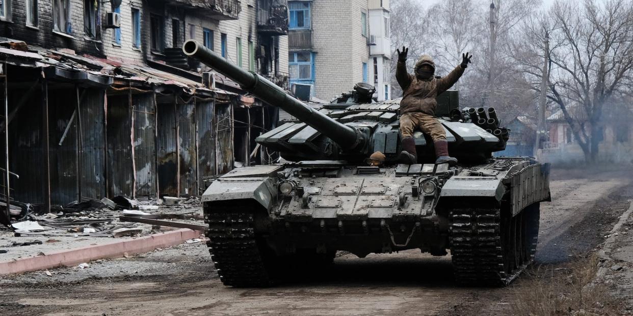 Ukrainian tank drives in Siversk