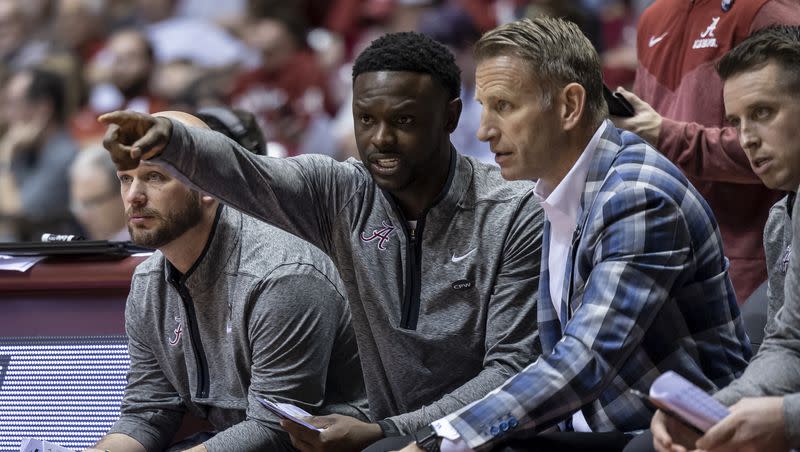 Alabama assistant coach Antoine Pettway talks with Alabama head coach Nate Oats during the second half of an NCAA college basketball game against Longwood, Monday, Nov. 7, 2022, in Tuscaloosa, Ala.