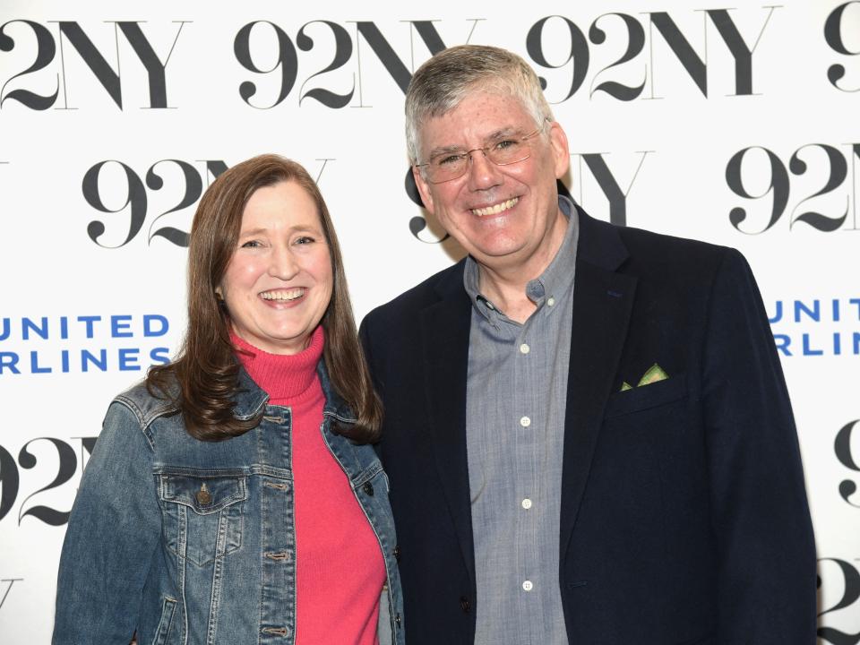 becky and rick riordan at the 92nd street Y red carpet, smilng widely