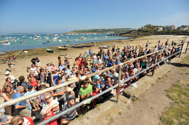 Boat catches fire before sinking in Isles of Scilly