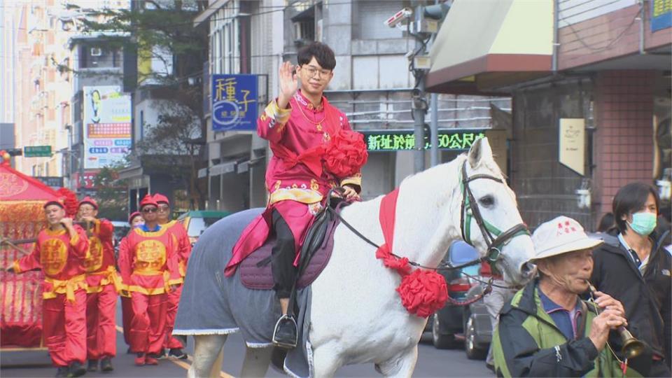 汽車旅館業者娶媳婦 豪華古禮吸引目光！千萬超跑奢華迎親隊 沿途發紅包