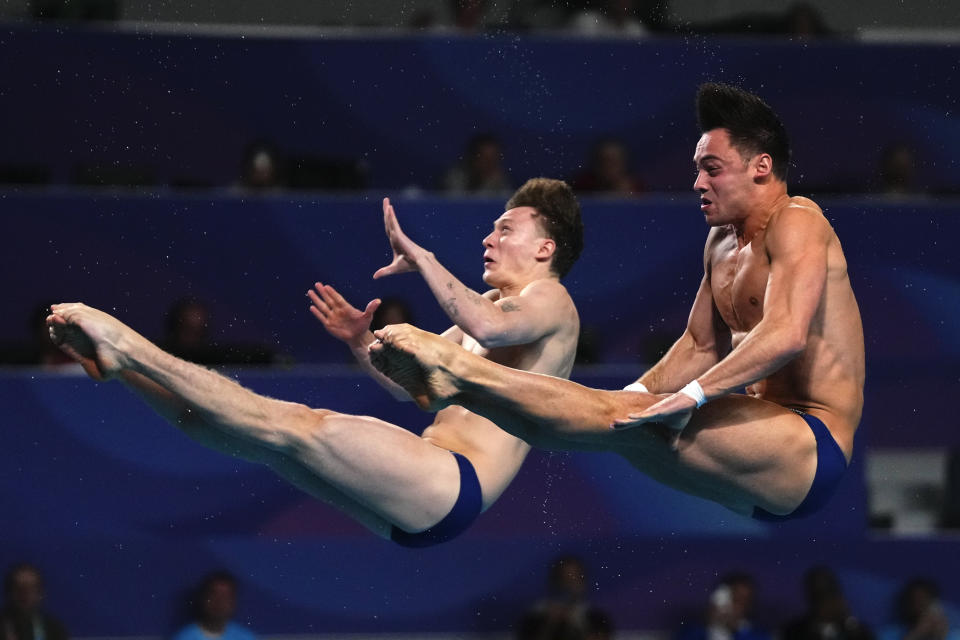 Thomas Daley and Noah Williams of Great Britain compete during the Men's synchronized 10m platform diving final at the World Aquatics Championships in Doha, Qatar, Thursday, Feb. 8, 2024. (AP Photo/Hassan Ammar)