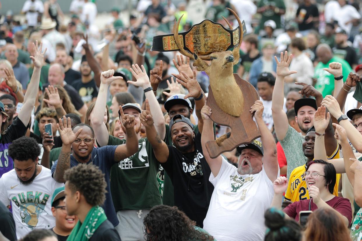 Bucks Parade Basketball (Copyright 2021 The Associated Press. All rights reserved.)