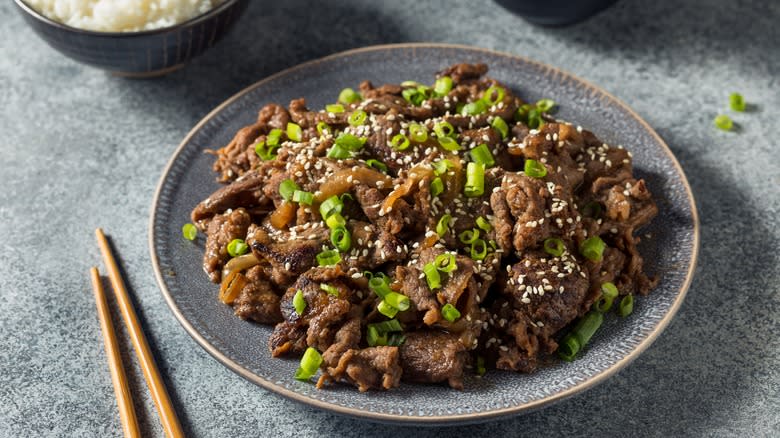 plate of beef bulgogi