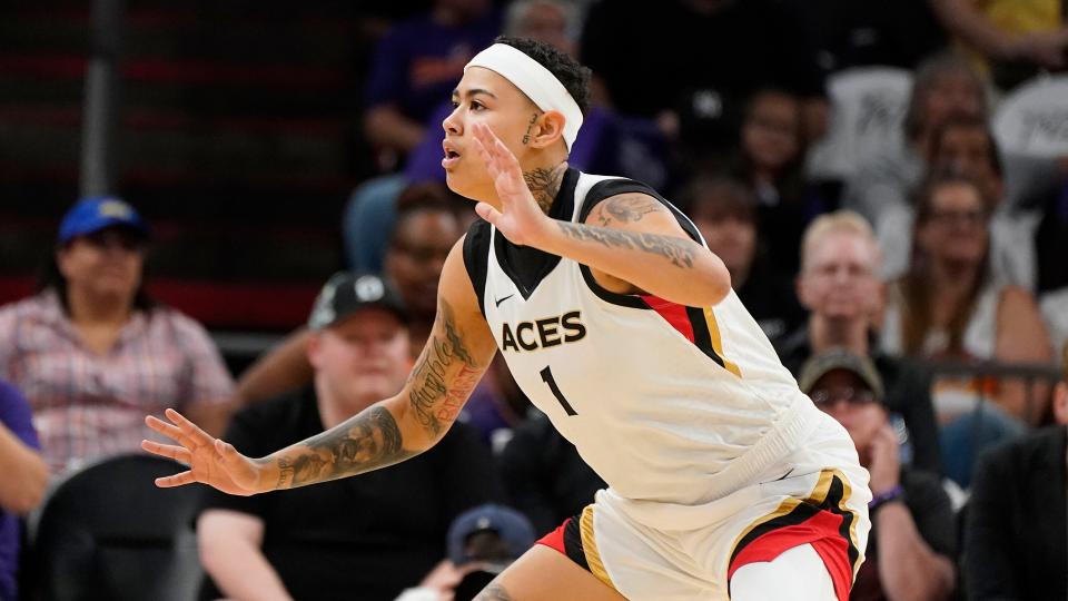 Las Vegas Aces&#39; Kierstan Bell defends during a WNBA game against the Mercury, Friday, May 6, 2022, in Phoenix.