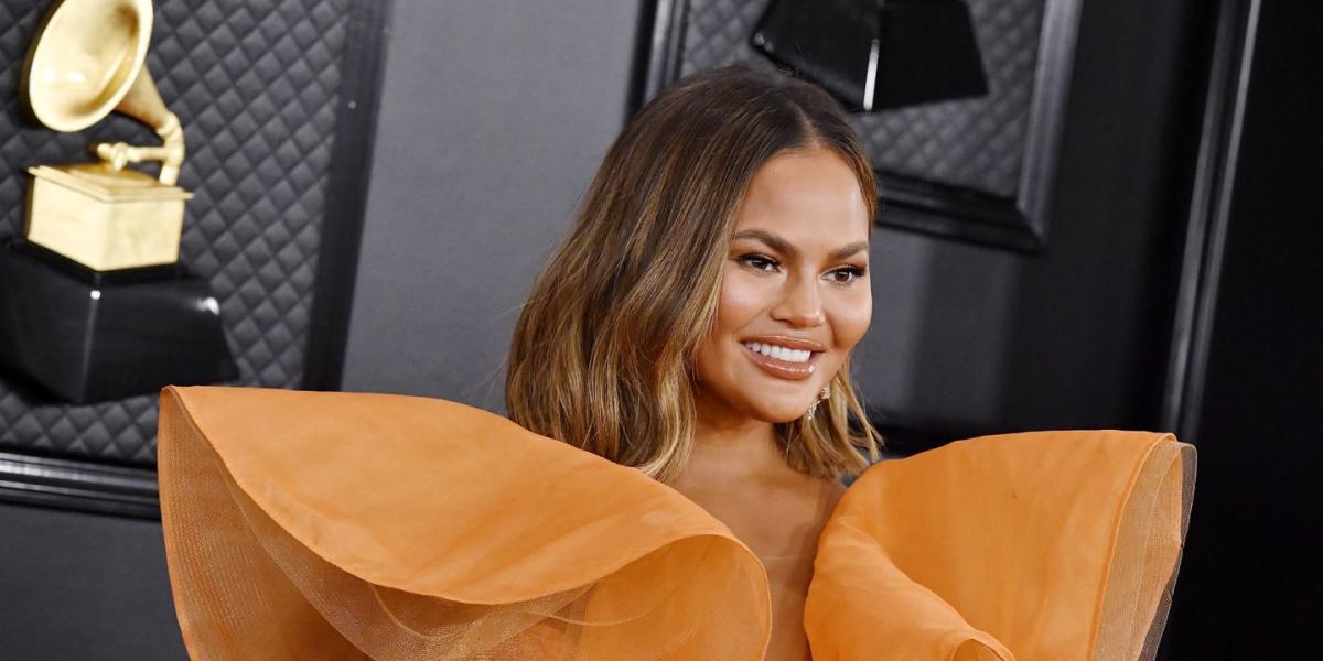 Chrissy Teigen Called Out A News Anchor Who She Caught Looking At Her Boobs