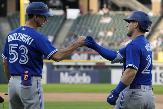 Whit Merrifield helps Toronto Blue Jays beat Chicago White Sox 5-4