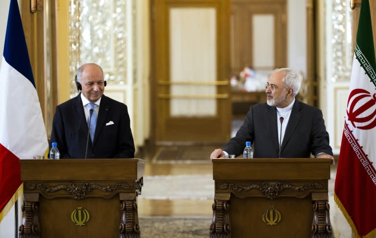 Iranian Foreign Minister Mohammad Javad Zarif (R) and his French counterpart Laurent Fabius give a joint press conference following talks in Tehran on July 29, 2015