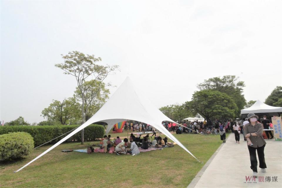 ▲埤頭鄉公所在豐崙公園舉辦米是優童樂會，有爆米香讓大家感受鄉土味，也有用米製食物來推廣台梗9號米。（圖／記者陳雅芳攝，2023.04.15）