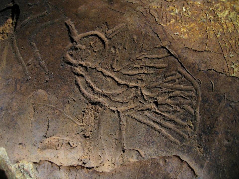 Mud Glyph of an owl from 1250 AD in Mud Glyph Cave, Tennessee (Credit: Alan Cressler) 