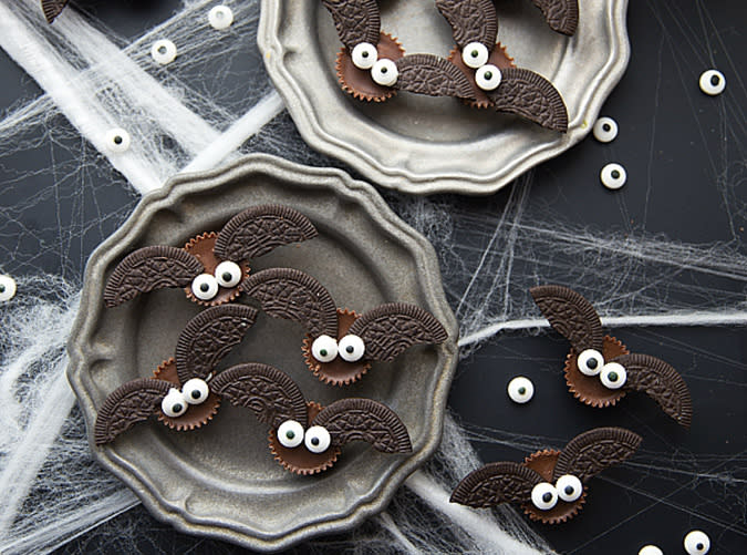 Mini Chocolate Bat Bites 