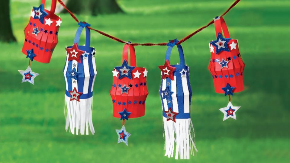 Memorial Day crafts: patriotic garland