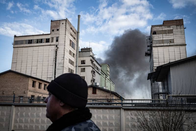 Smoke rises over Kiev after the massive Russian missile attack on Friday morning. As reported, Russia launched around 110 missiles. The Ukrainian air defence forces downed 87 cruise missiles and 27 Shahed drones. Nicolas Cleuet/Le Pictorium via ZUMA Press/dpa