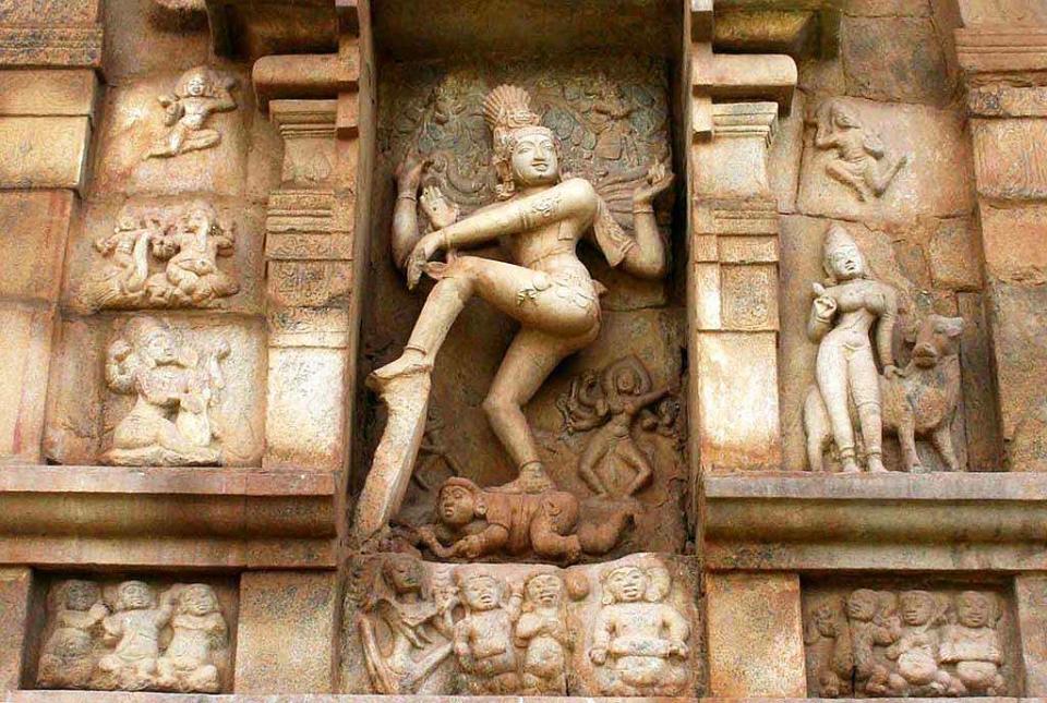 Gangaikonda Cholapuram, Adalvallan. The sculpture of Adalvallan (Lord Nataraja) dancing along with Kali and Bhringimuni attended by ganas and Karaikkal Ammaiyar playing cymbals, is one of the masterpieces of Chola architectural excellence.
