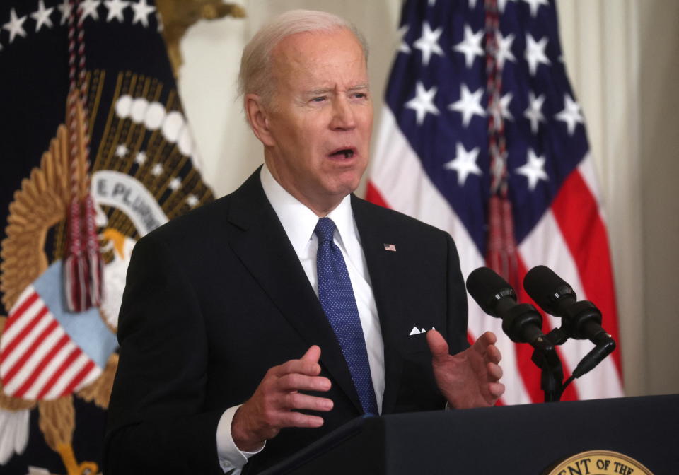 JAV prezidentas Joe Bidenas Baltuosiuose rūmuose Vašingtone, 2022 m. balandžio 5 d., kalba apie Įperkamos priežiūros įstatymą, Medicaidą ir medicinines skolas. REUTERS / Leah Millis