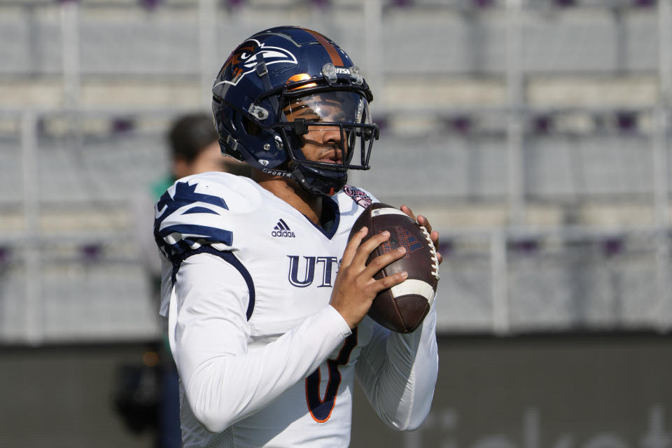 UTSA quarterback Frank Harris warms up before the Cure Bowl NCAA college football game against Troy, Friday, Dec. 16, 2022, in Orlando, Fla. (AP Photo/John Raoux)