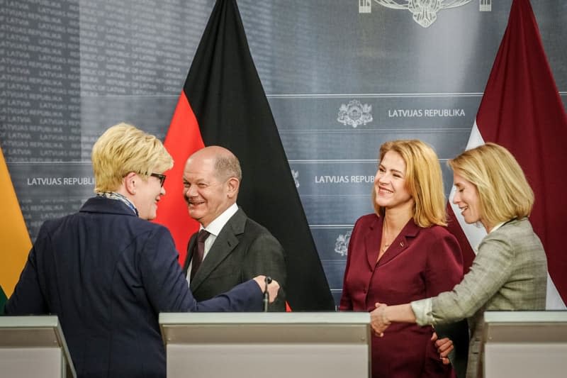 German Chancellor Olaf Scholz (2nd L) attends a press conference together with (L-R) Ingrida Simonytem , Prime Minister of Lithuania, Evika Silina, Prime Minister of Latvia, and Kaja Kallas, Prime Minister of Estonia. Kay Nietfeld/dpa