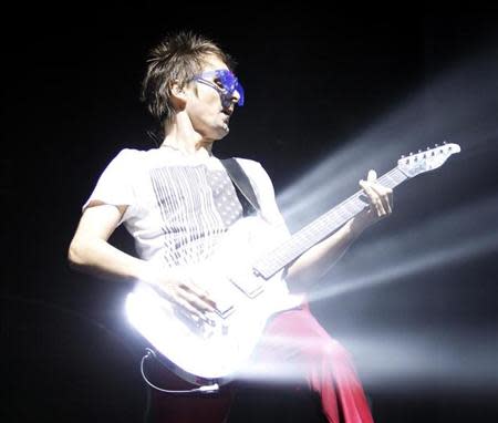 Matthew Bellamy of "Muse" performs at the Coachella Music Festival in Indio, California April 17, 2010. REUTERS/Mario Anzuoni