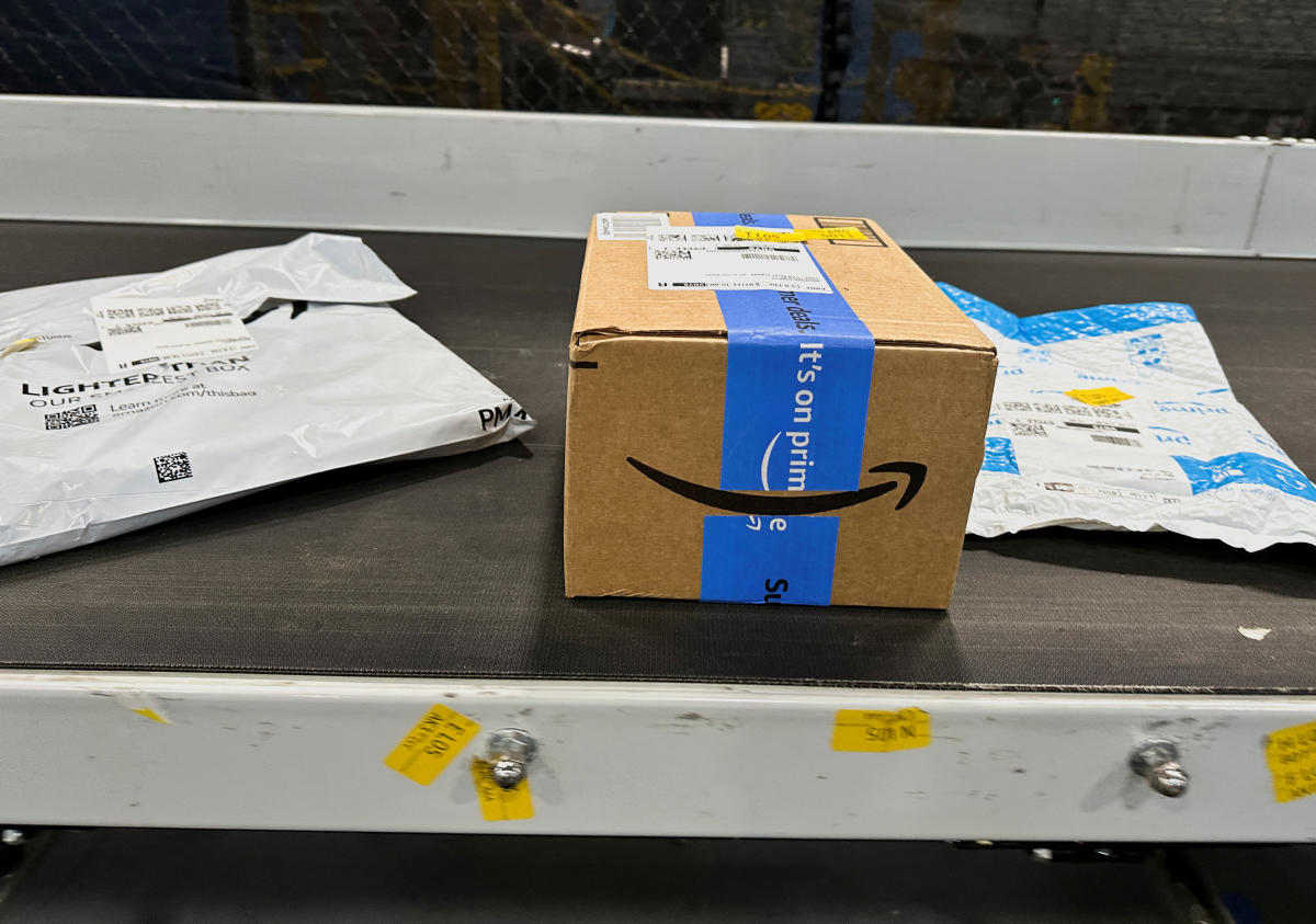 Amazon's new robot will package your item to perfection